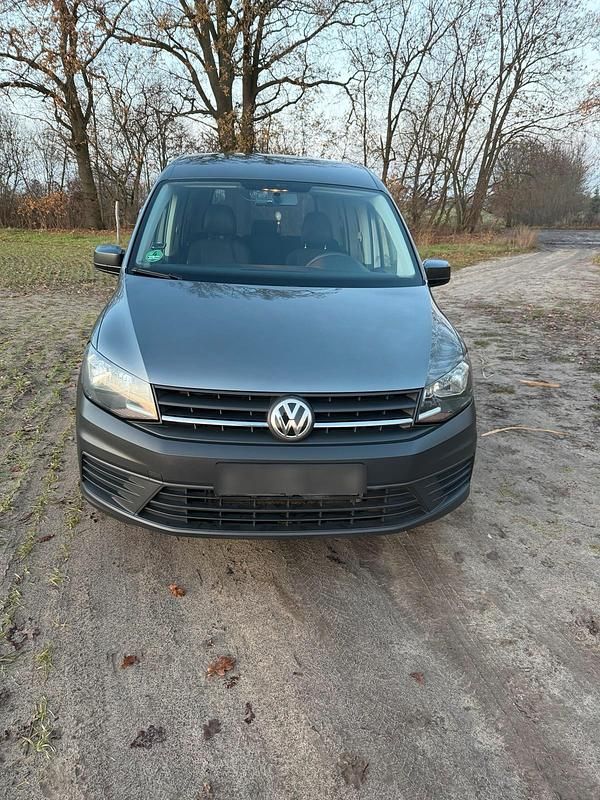 Grau Gebraucht 2015 VW Caddy Van / Kleinbus | 11.000 € (Teuer) - Bild 1/4