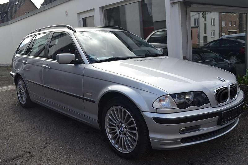 Gebraucht BMW 330 184 PS (135 kW) 2000 Silber Kombi