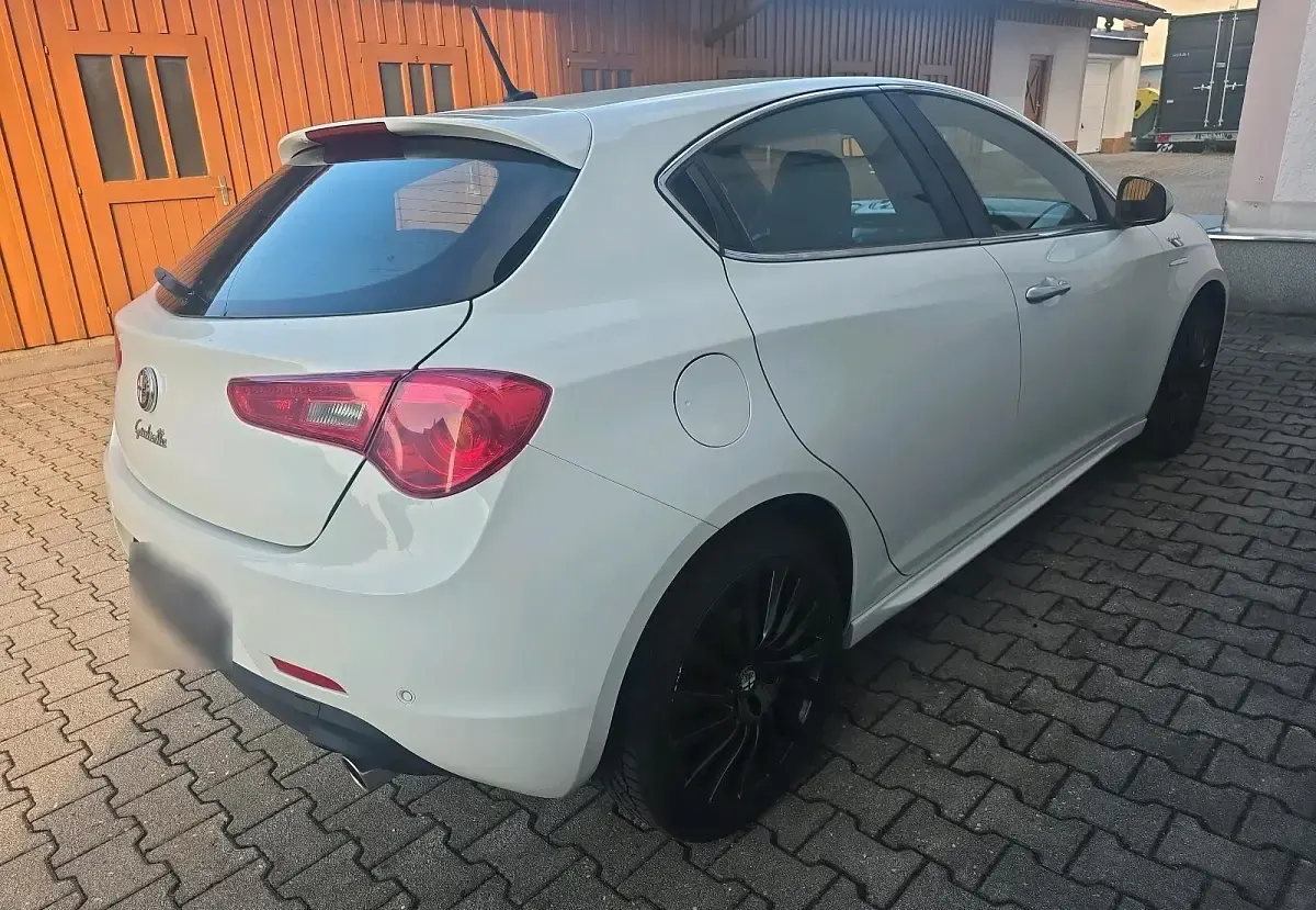 Gebraucht Alfa Romeo Giulietta 170 PS (125 kW) 2013 Weiß Kleinwagen