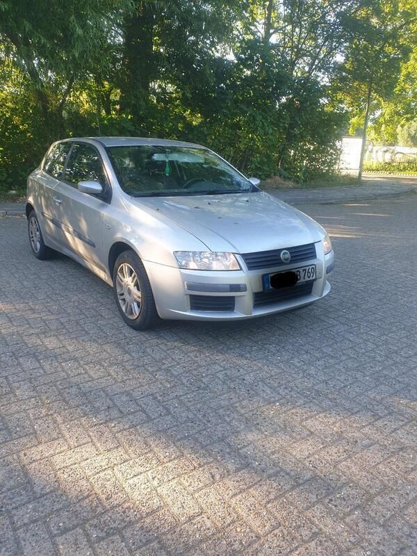 Silber Gebraucht 2003 Fiat Stilo Coupé | 800 € (Fairer Preis) - Bild 1/4