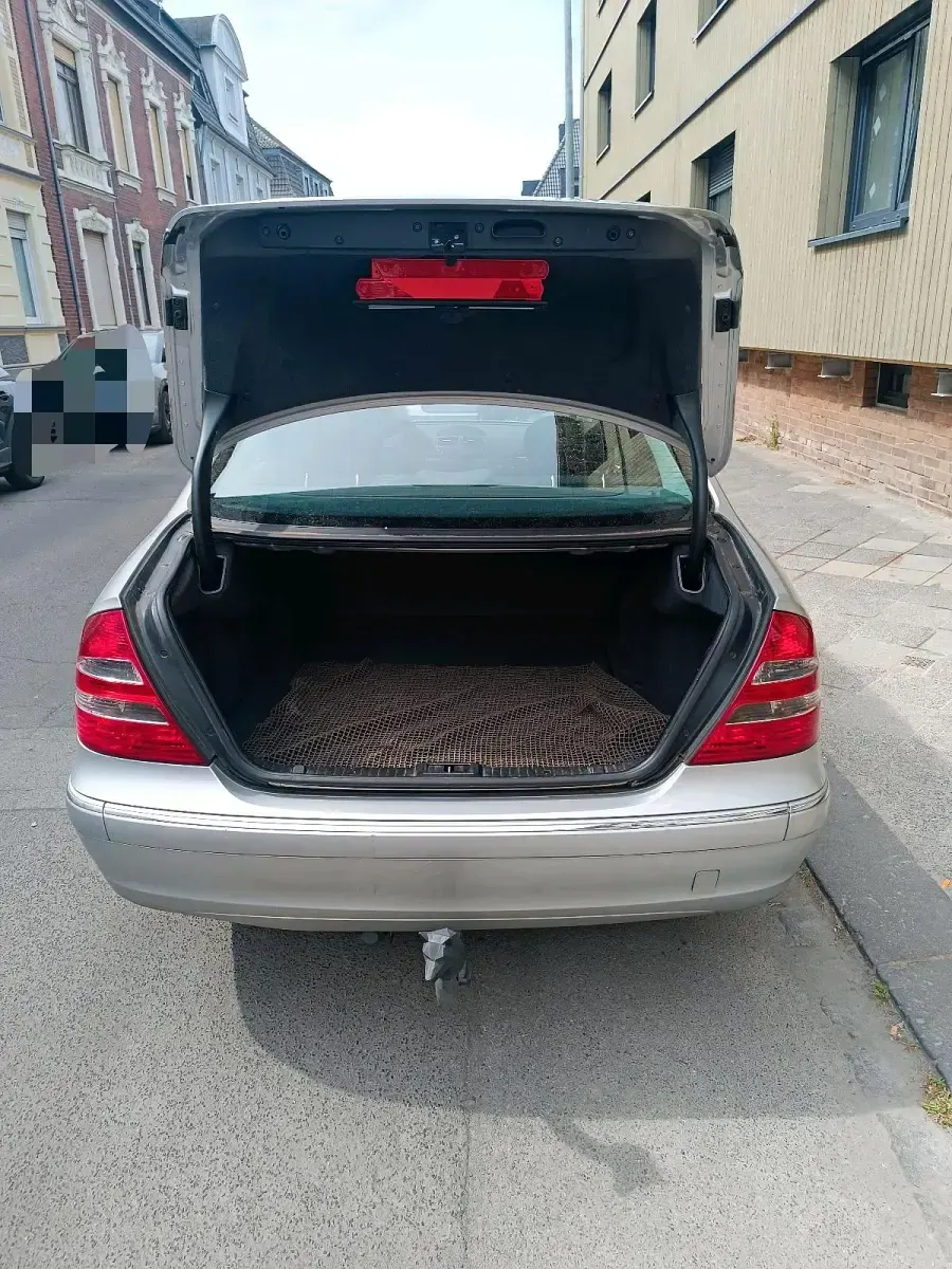 Gebraucht Mercedes E240 177 PS (130 kW) 2003 Silber Limousine