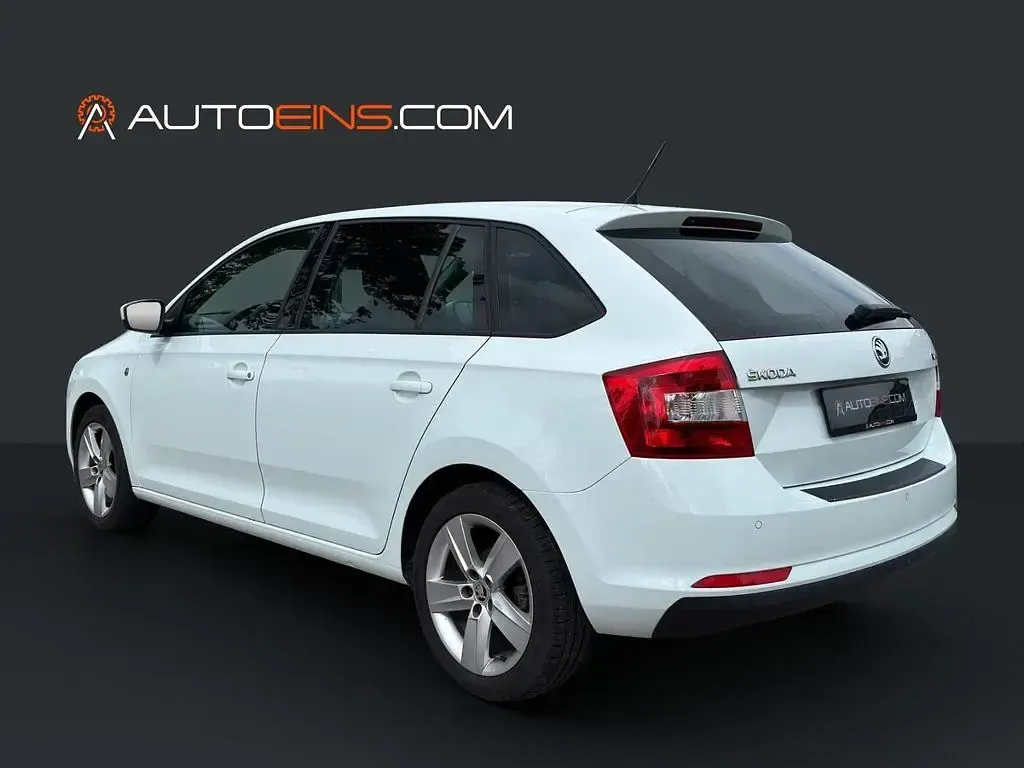 Używany Skoda Rapid Drive 105 KM (77 kW) 2015 Biały Hatchback