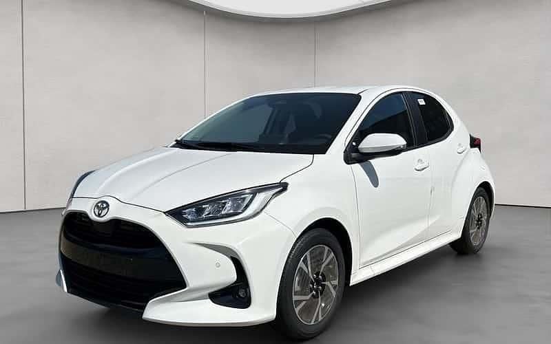 Weiß Neu 2025 Toyota Yaris Hybrid Comfort Limousine | 23.990 € (Guter Preis) - Bild 1/4