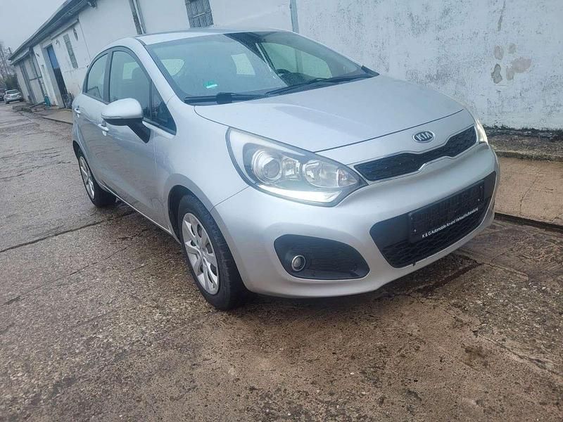 Brilliantsilber met. Gebraucht 2011 Kia Rio Spirit Kleinwagen | 5.500 € (Fairer Preis) - Bild 1/4
