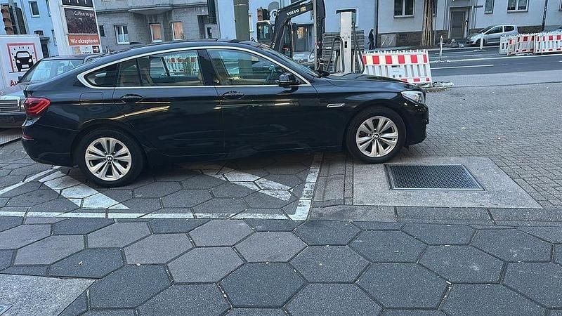 Schwarz Gebraucht 2015 BMW 520 Gran Turismo Limousine | 19.000 € (Guter Preis) - Bild 1/4