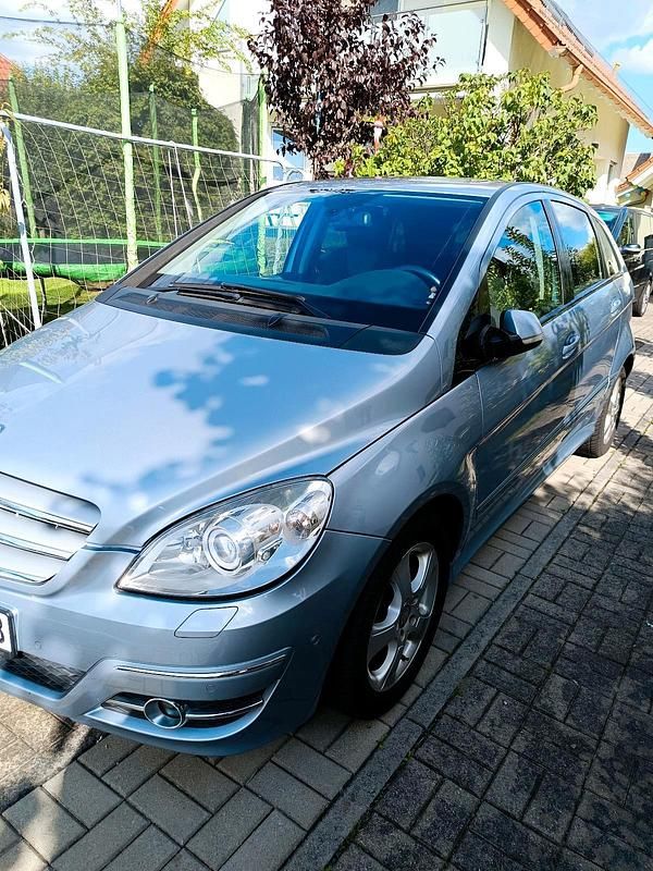 Blau Gebraucht 2008 Mercedes B170 Van / Kleinbus | 2.699 € (Fairer Preis) - Bild 1/4