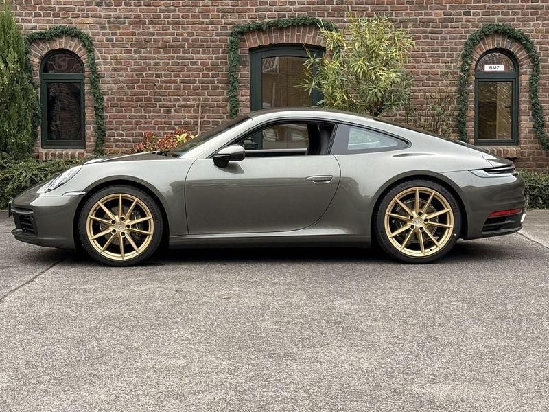 Aventuringrünmetallic Gebraucht 2024 Porsche 911 Carrera Coupé | 119.790 € (Superpreis) - Bild 1/4