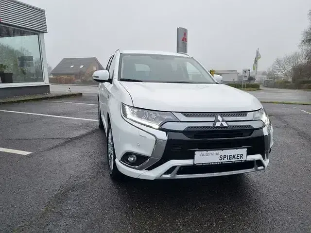 Gebraucht Mitsubishi Outlander P-HEV Basis 224 PS (164 kW) 2019 Weiß SUV