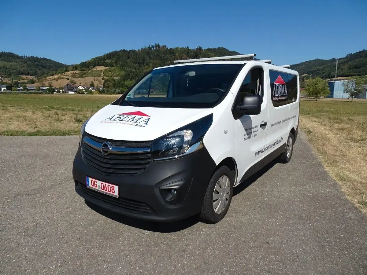 Gebraucht Opel Vivaro 121 PS (88 kW) 2018 Weiß Van / Kleinbus