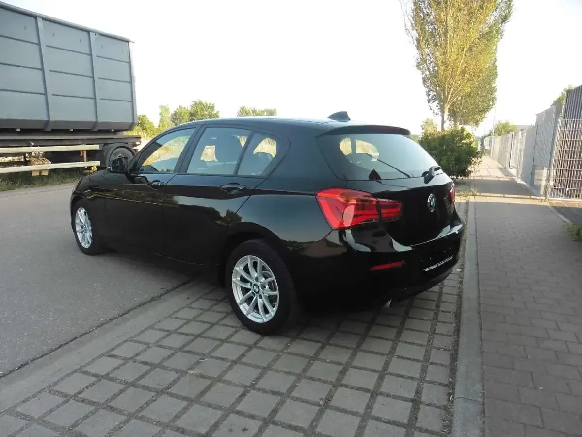 Gebraucht BMW 118 Advantage 136 PS (100 kW) 2018 Schwarz Kleinwagen