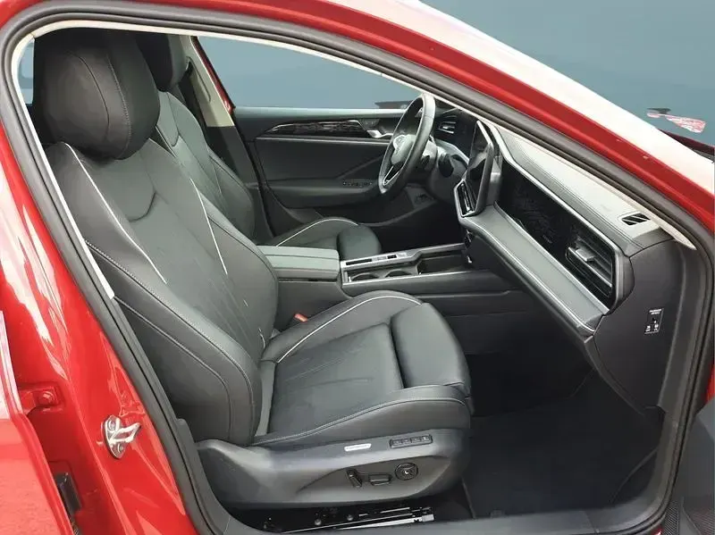 Gebraucht VW Passat 122 PS (89 kW) 2025 Rot Kombi