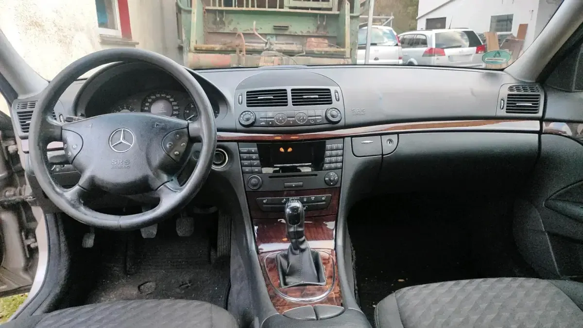 Gebraucht Mercedes E220 150 PS (110 kW) 2004 Grau Limousine