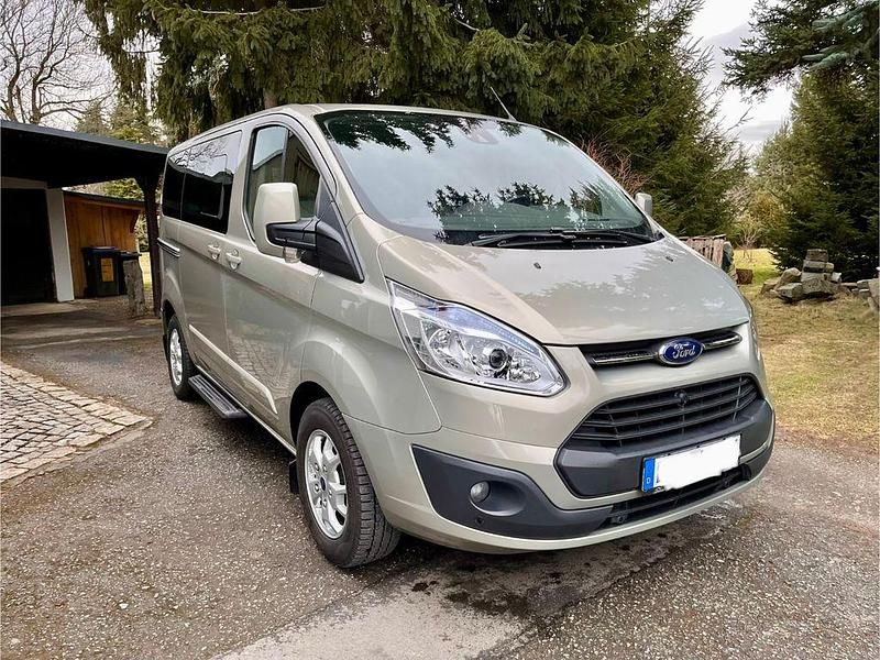Gebraucht Ford Tourneo Titanium 155 PS (114 kW) 2015 Beige Van / Kleinbus