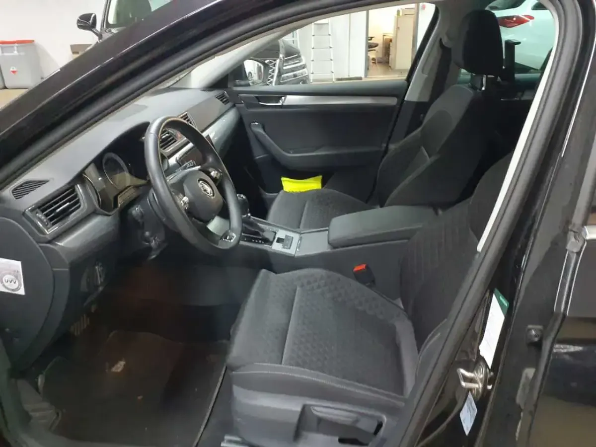 Gebraucht Skoda Superb Ambition 200 PS (147 kW) 2021 Blackmagic perleffekt Kombi