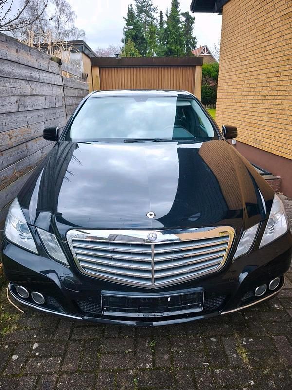 Gebraucht Mercedes E200 Elegance 184 PS (135 kW) 2009 Schwarz Limousine