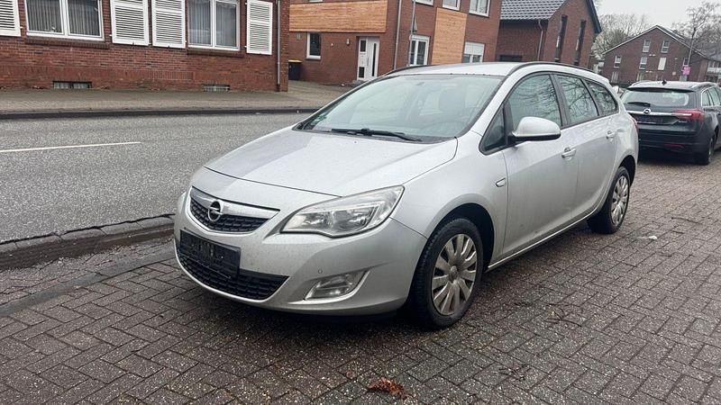 Silber Gebraucht 2012 Opel Astra Selection Kombi | 1.950 € (Superpreis) - Bild 1/4