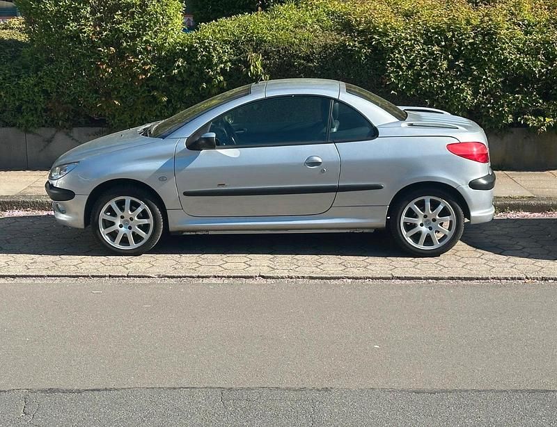 Silber Gebraucht 2002 Peugeot 206 CC Cabrio | 1.400 € (Fairer Preis) - Bild 1/4