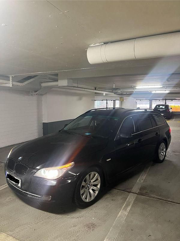 Gebraucht BMW 525 197 PS (144 kW) 2008 Schwarz Kombi