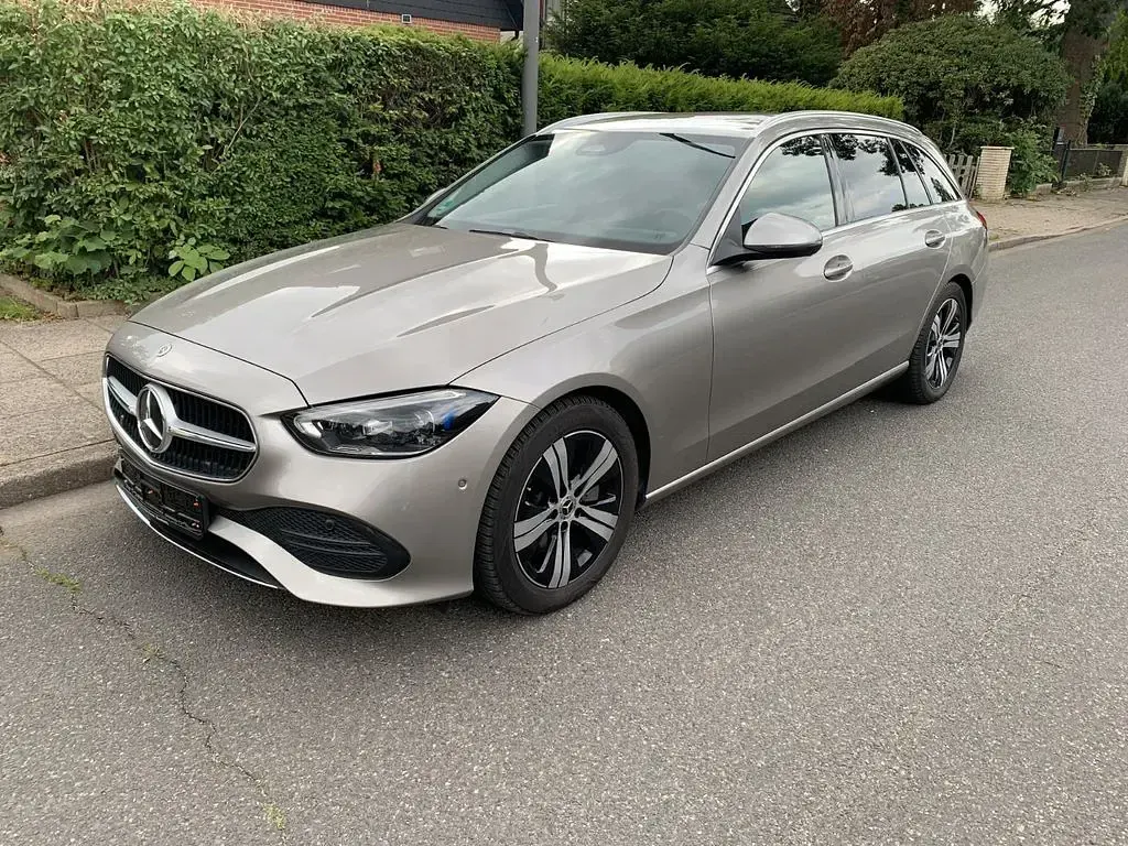 Gebraucht Mercedes C220 Avantgarde 200 PS (147 kW) 2022 Silber Limousine