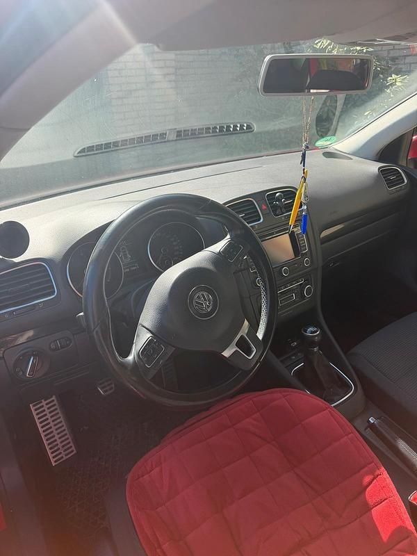 Gebraucht VW Golf VI 122 PS (89 kW) 2009 Rot Kleinwagen