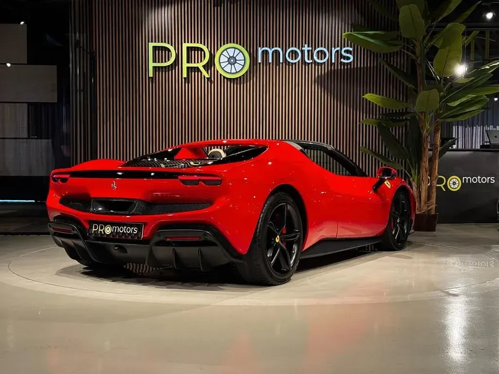 Gebraucht Ferrari 296 829 PS (609 kW) 2023 Rot Cabrio