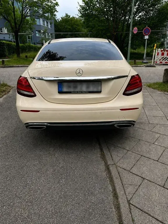 Gebraucht Mercedes E200 160 PS (117 kW) 2021 Gelb Limousine