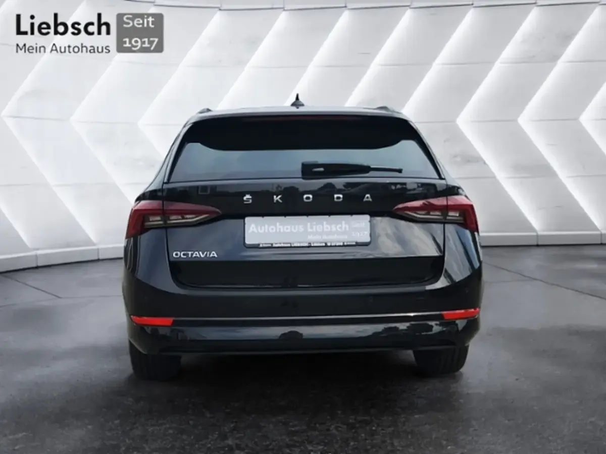 Gebraucht Skoda Octavia Ambition 150 PS (110 kW) 2022 Schwarz Kombi
