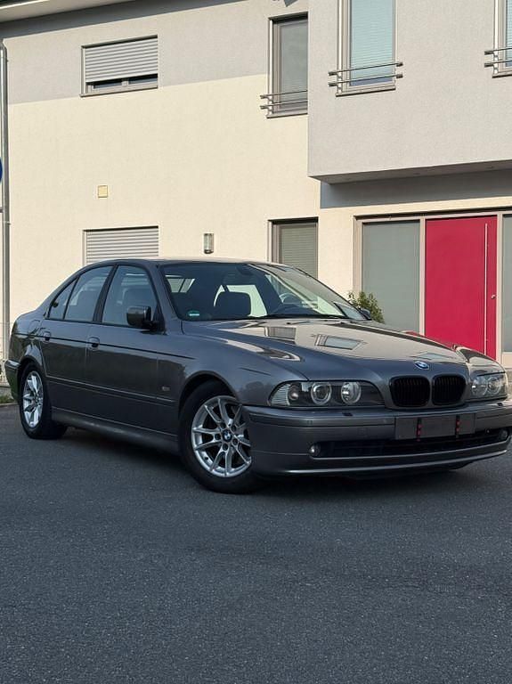 Grau Gebraucht 2002 BMW 530 Shadowline Limousine | 7.790 € (Fairer Preis) - Bild 1/4