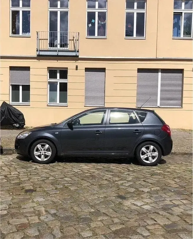 Gebraucht Kia Ceed 109 PS (80 kW) 2009 Grau Kleinwagen