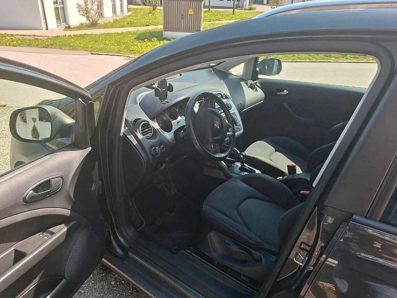 Second-hand Seat Altea 211 CP (155 kW) 2010 Negru Monovolum