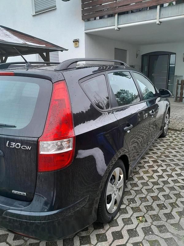 Gebraucht Hyundai i30 90 PS (66 kW) 2011 Schwarz Kombi