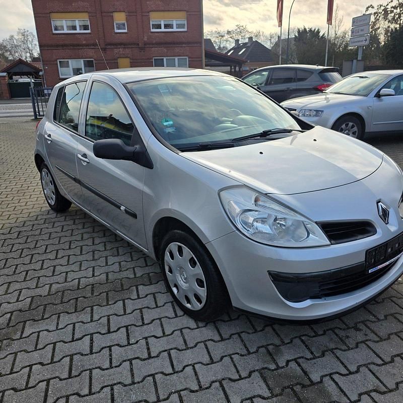 Gebraucht Renault Clio II 75 PS (55 kW) 2009 Silber Kleinwagen