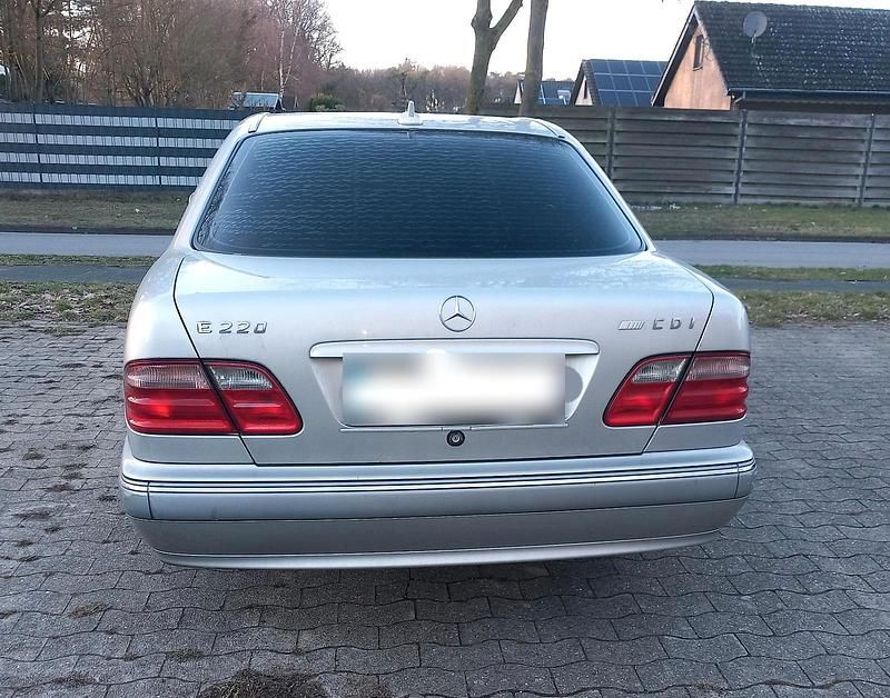 Gebraucht Mercedes E200 116 PS (85 kW) 2000 Silber Limousine
