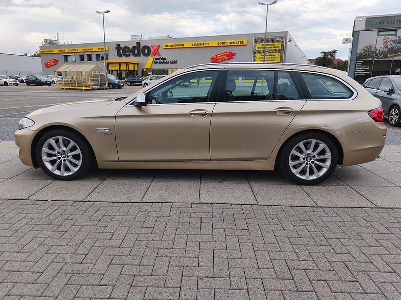 Gebraucht BMW 530 258 PS (189 kW) 2011 Gold Limousine