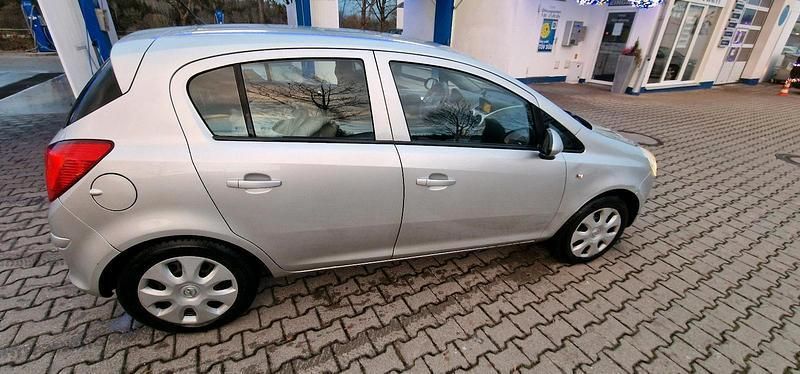 Grau Gebraucht 2008 Opel Corsa Kleinwagen | 700 € (Superpreis) - Bild 1/4