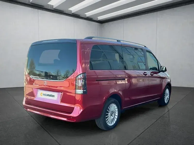 Gebraucht Mercedes V300 237 PS (174 kW) 2025 Rot Van / Kleinbus