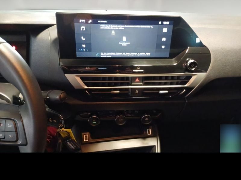 Weiß Gebraucht 2023 Citroën C4 Feel Limousine | 21.680 € (Etwas zu teuer) - Bild 1/4