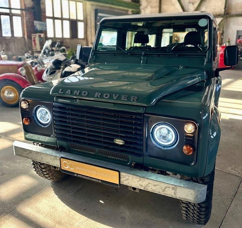 Gebraucht Land Rover Defender 177 PS (130 kW) 2009 Grün Kombi