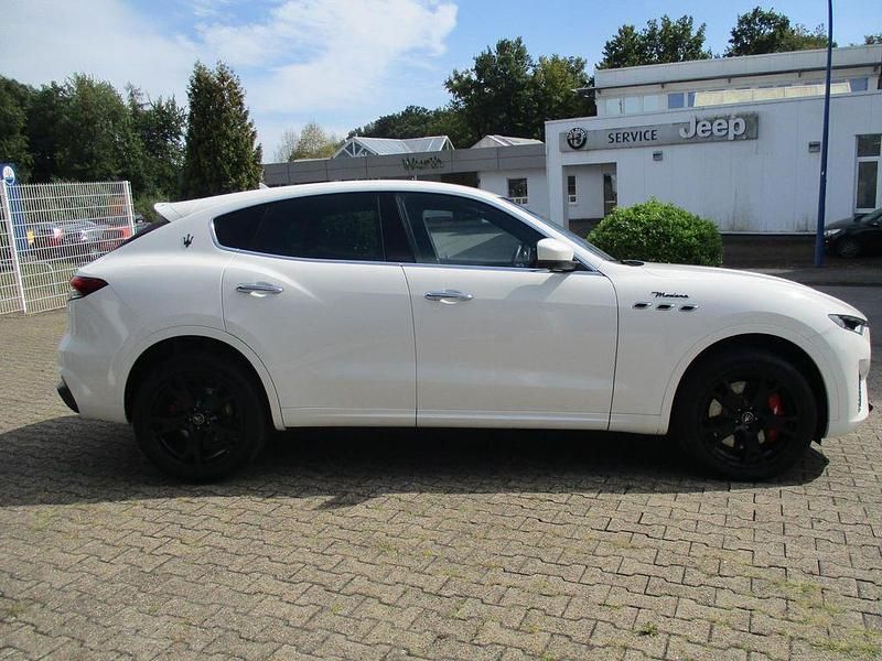 Gebraucht Maserati Levante 349 PS (256 kW) 2022 Weiß SUV