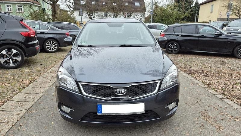 Grau Gebraucht 2012 Kia Ceed Edition 7 Kleinwagen | 4.444 € (Superpreis) - Bild 1/4