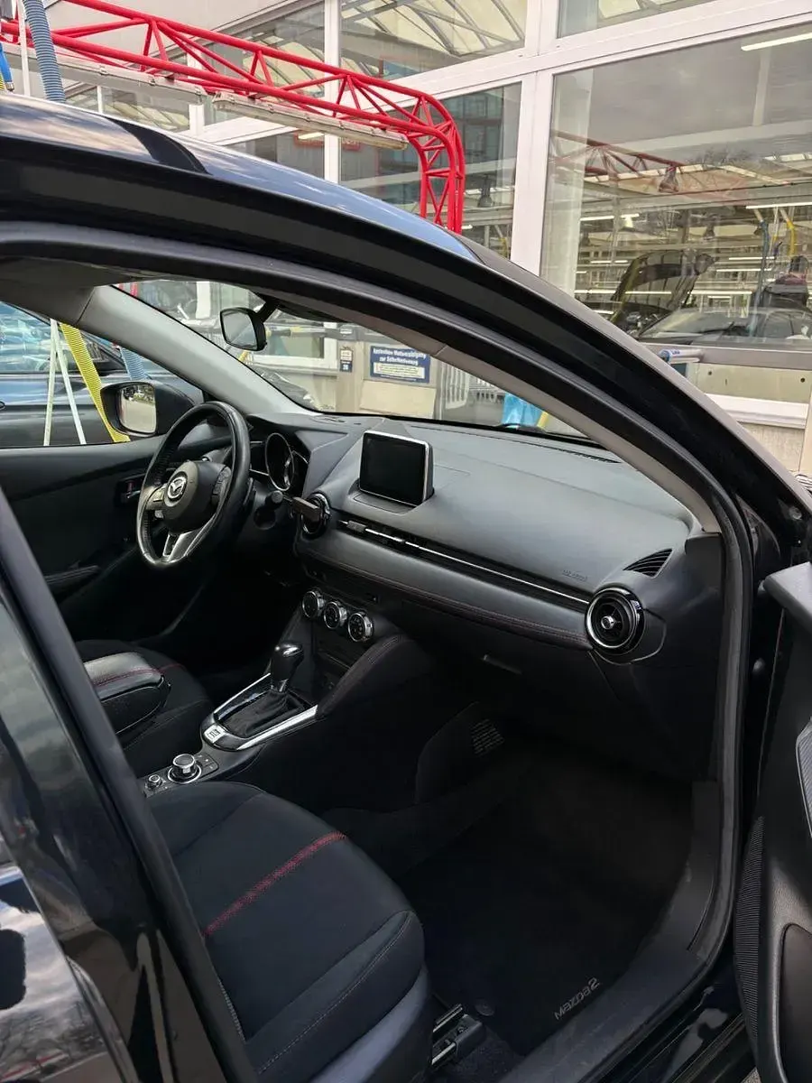 Gebraucht Mazda 2 Exclusive 90 PS (66 kW) 2016 Schwarz Limousine