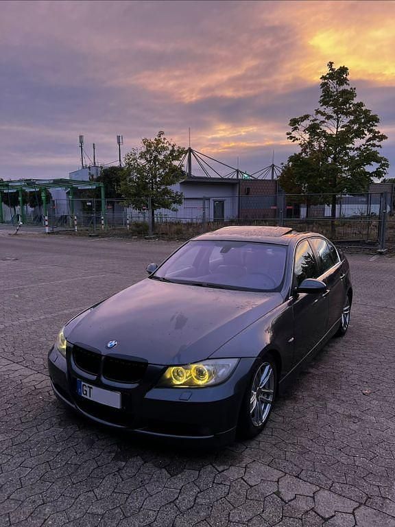 Grau Gebraucht 2005 BMW 325 Performance Limousine | 6.200 € (Fairer Preis) - Bild 1/4