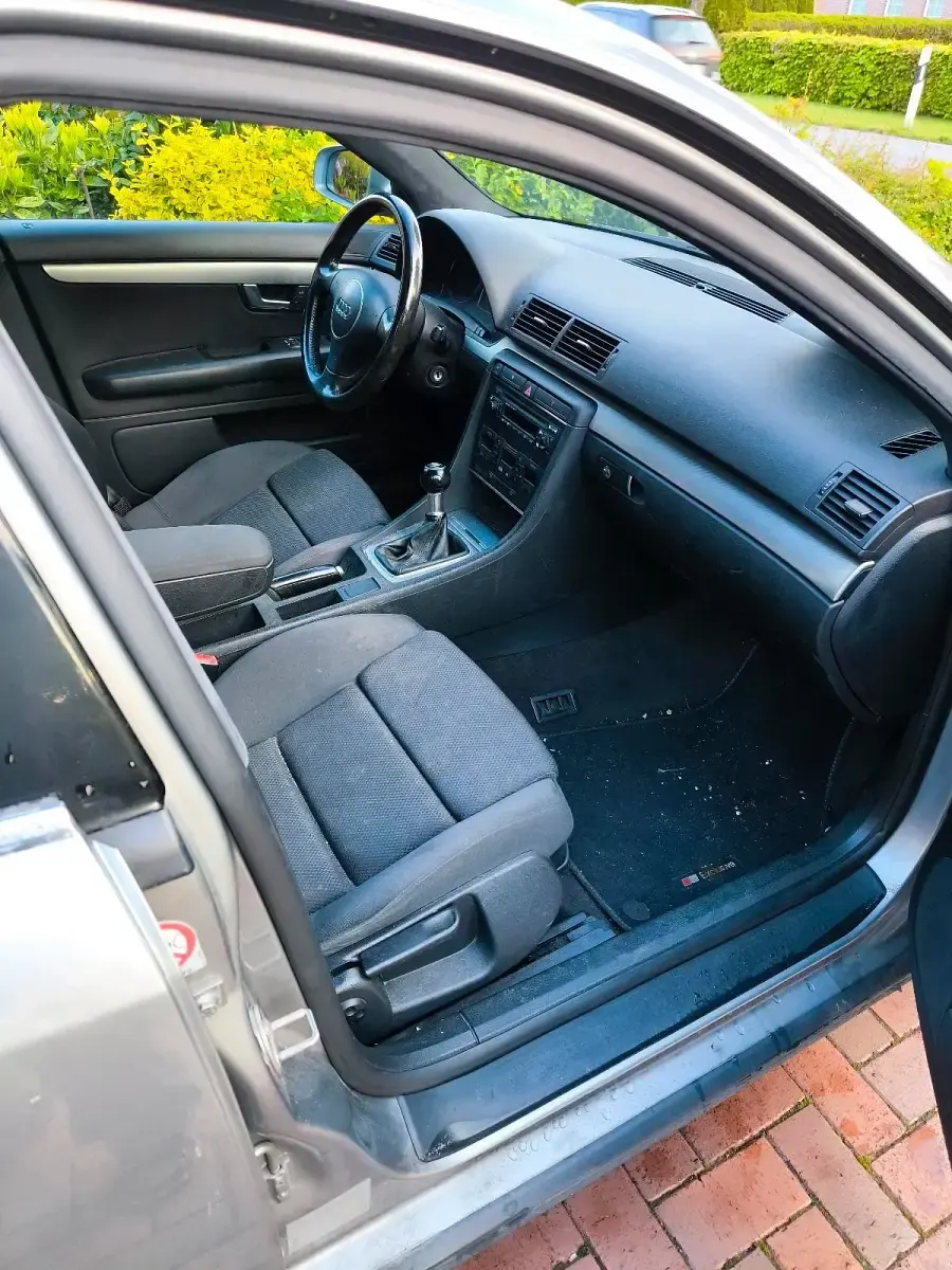 Używany Audi A4 130 KM (95 kW) 2001 Szary Sedan/Limuzyna