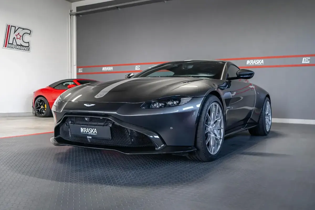 Gebraucht Aston Martin V8 Vantage 510 PS (375 kW) 2021 Magnetic silver Coupé