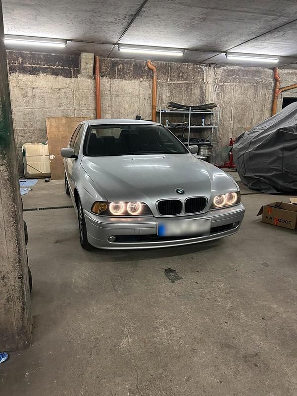 Gebraucht BMW 525 163 PS (119 kW) 2001 Silber Limousine