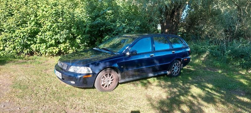 Blau Gebraucht 2004 Volvo V40 Kombi | 3.700 € - Bild 1/4