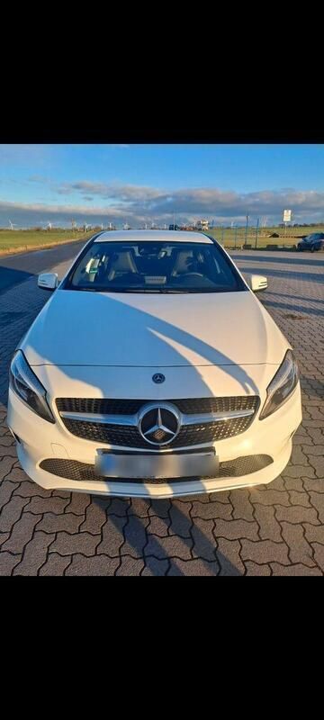Weiß Gebraucht 2017 Mercedes A180 Urban Limousine | 14.500 € (Guter Preis) - Bild 1/4