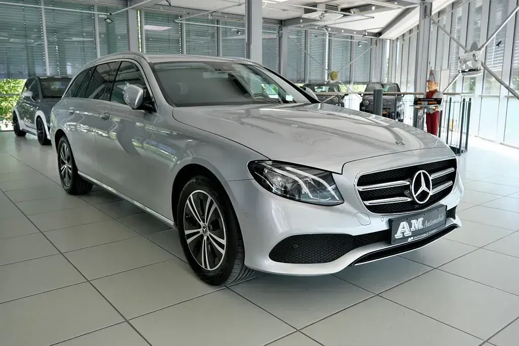 Gebraucht Mercedes E220 Avantgarde 194 PS (142 kW) 2020 Silber Kombi
