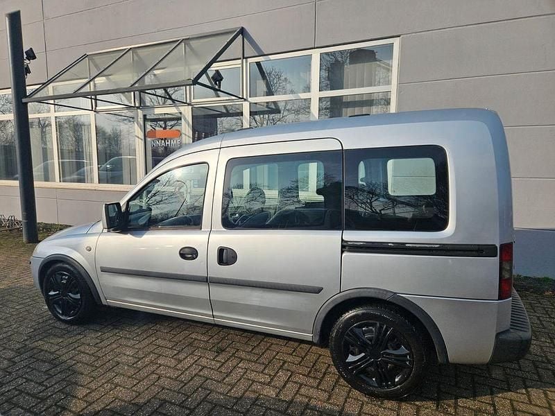 Gebraucht Opel Combo Edition 101 PS (74 kW) 2007 Silber Van / Kleinbus