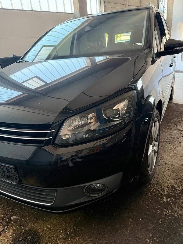 Schwarz Gebraucht 2011 VW Touran Van / Kleinbus | 5.700 € (Guter Preis) - Bild 1/4